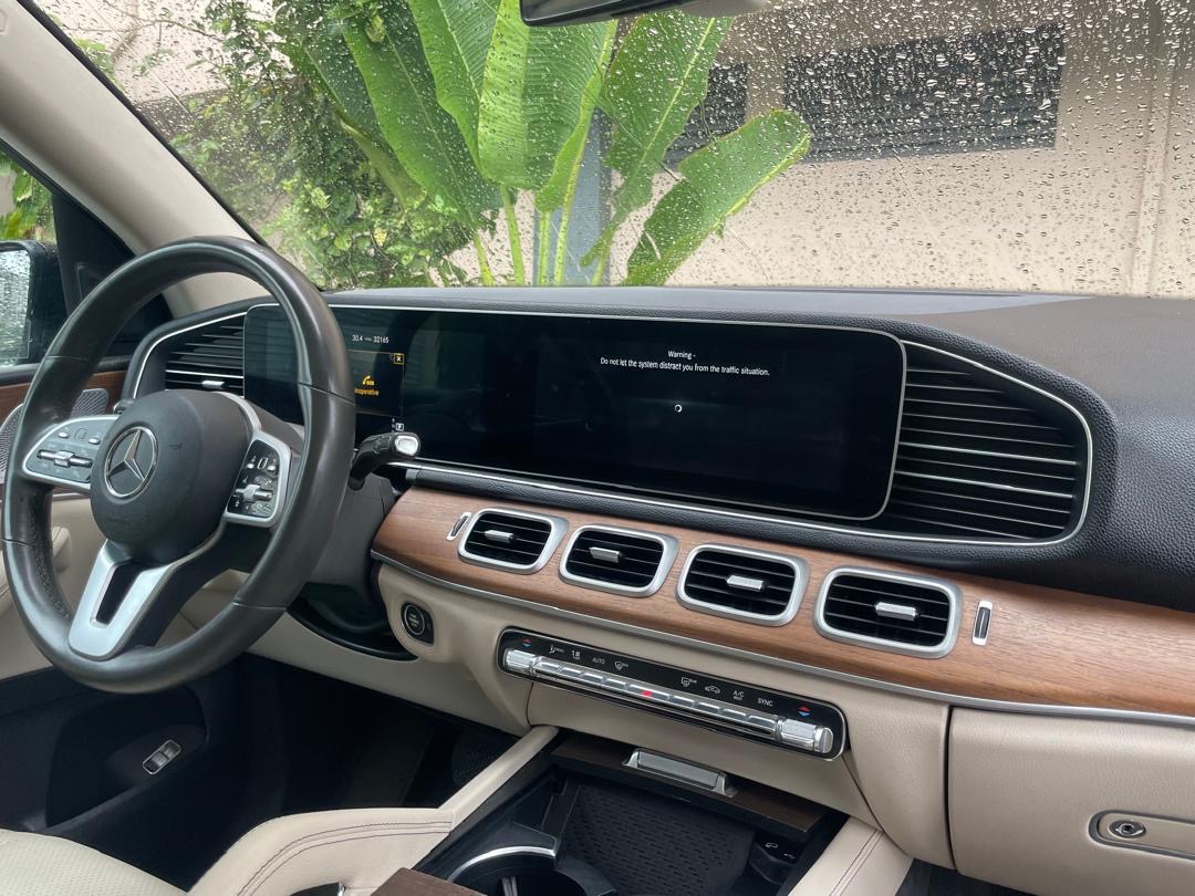 Mercedes-Benz GLE view 2